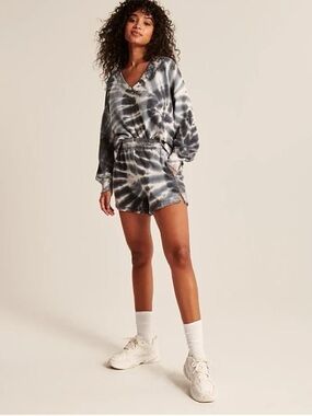 Abercrombie & Fitch a matching set with shorts and a sweatshirt